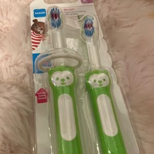 MAM Green Baby Toothbrushes (2 Baby's Brushes and 1 Safety Shield)
